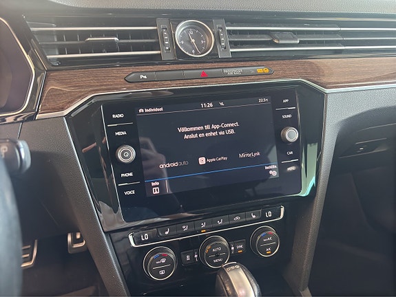 Volkswagen Passat Alltrack 18 of 25