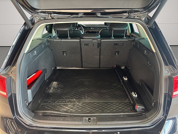 Volkswagen Passat Alltrack 23 of 25