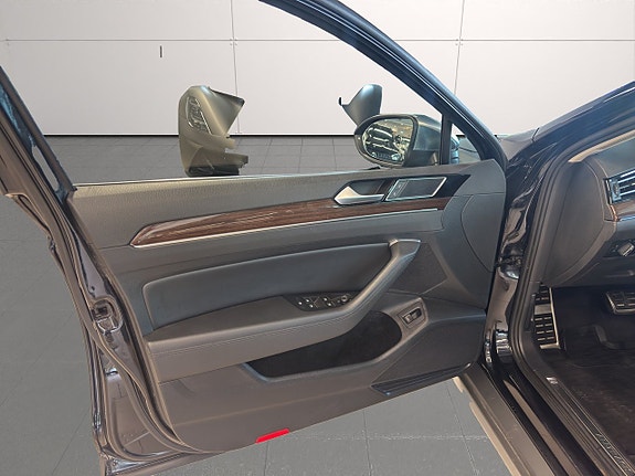 Volkswagen Passat Alltrack 21 of 25