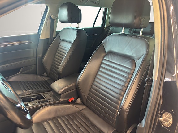Volkswagen Passat Alltrack 10 of 25