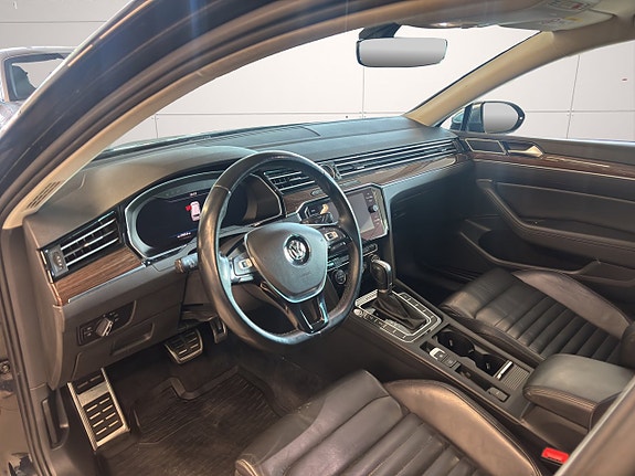 Volkswagen Passat Alltrack 9 of 25