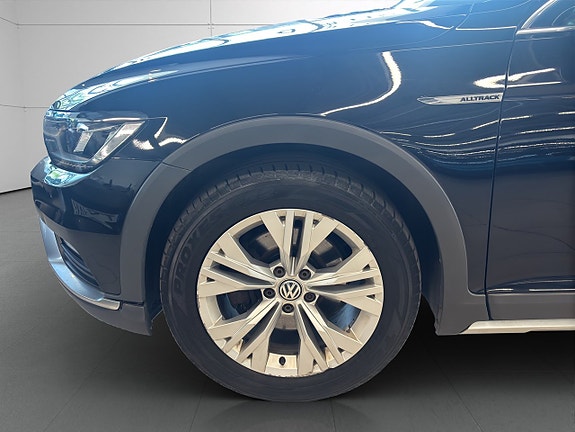 Volkswagen Passat Alltrack 8 of 25