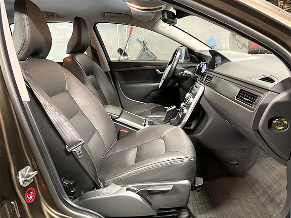 Volvo XC70 13 of 14