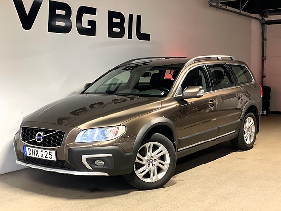 Volvo XC70 2 of 5