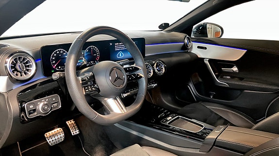 Mercedes-Benz CLA250 e 4 of 5