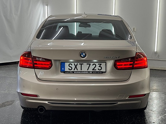 BMW 320d 4 of 5