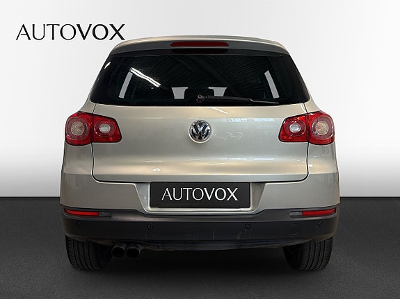 Volkswagen Tiguan 3 of 10