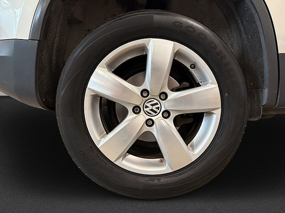 Volkswagen Tiguan 4 of 10