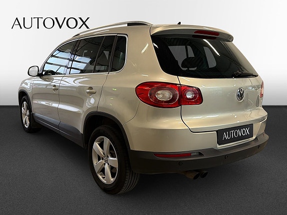 Volkswagen Tiguan 2 of 10