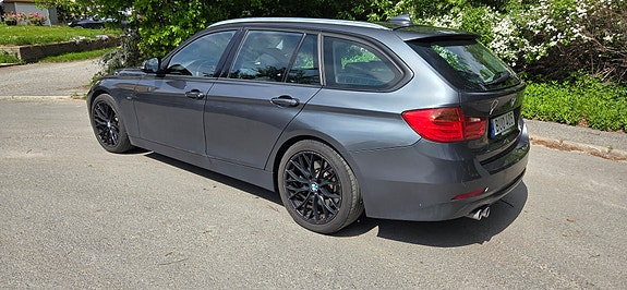 BMW 330d 2 of 4