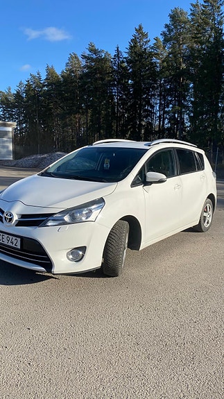Toyota Verso 2 of 5