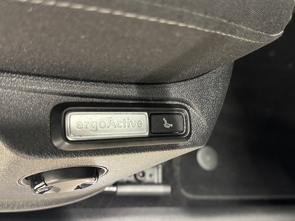 Volkswagen Tiguan 18 of 25