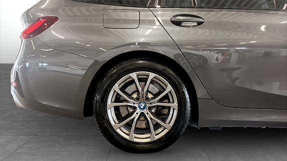 BMW 330e 9 of 9