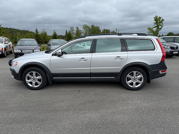 Volvo XC70 2 of 5