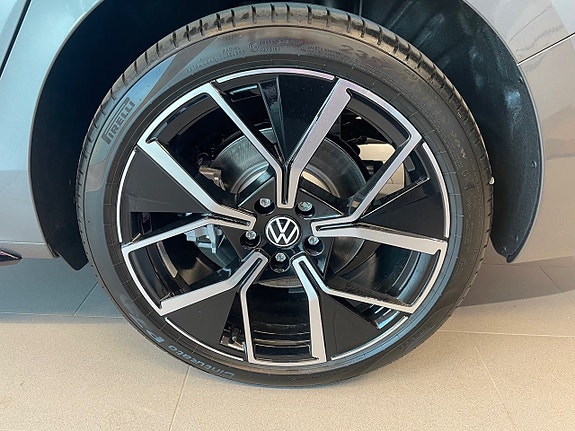 Volkswagen Passat 8 of 21
