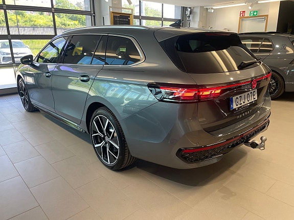 Volkswagen Passat 7 of 21