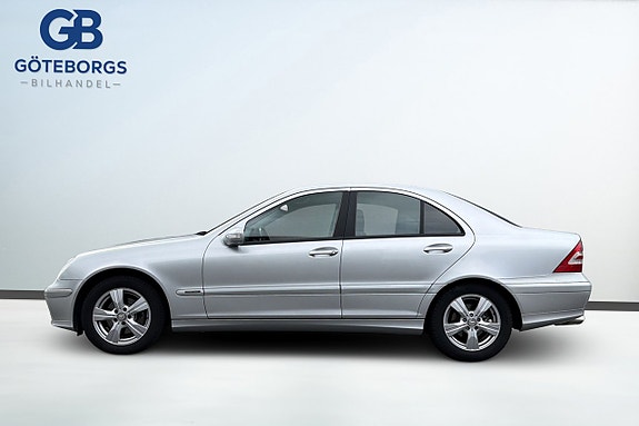 Mercedes-Benz C200 3 of 5