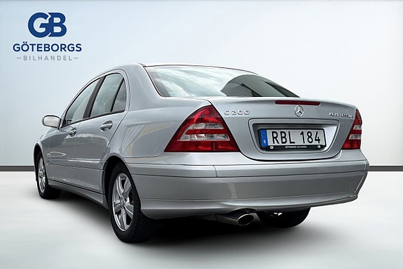 Mercedes-Benz C200 4 of 5