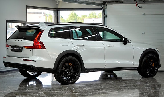 Volvo V60 Cross Country 4 of 5