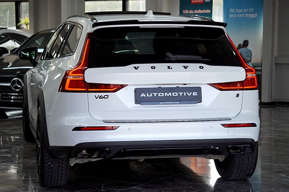 Volvo V60 Cross Country 7 of 28