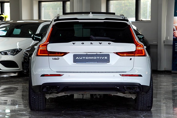 Volvo V60 Cross Country 3 of 5