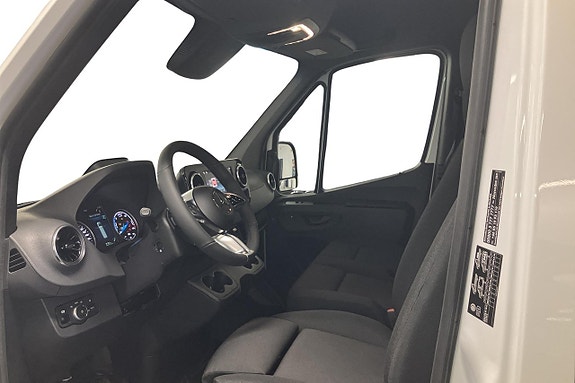 Mercedes-Benz eSprinter 320 11 of 25