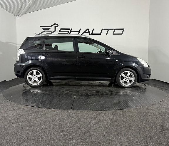 Toyota Corolla Verso 4 of 5
