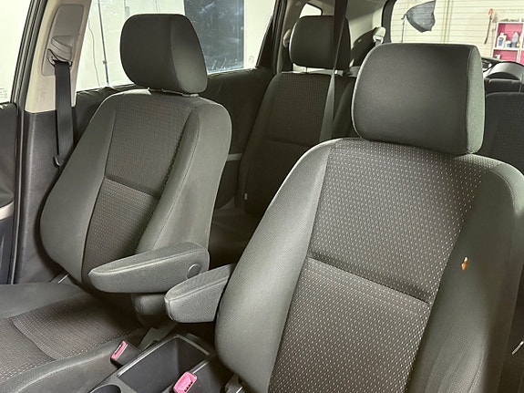 Toyota Corolla Verso 10 of 17