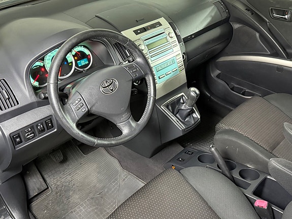 Toyota Corolla Verso 9 of 17