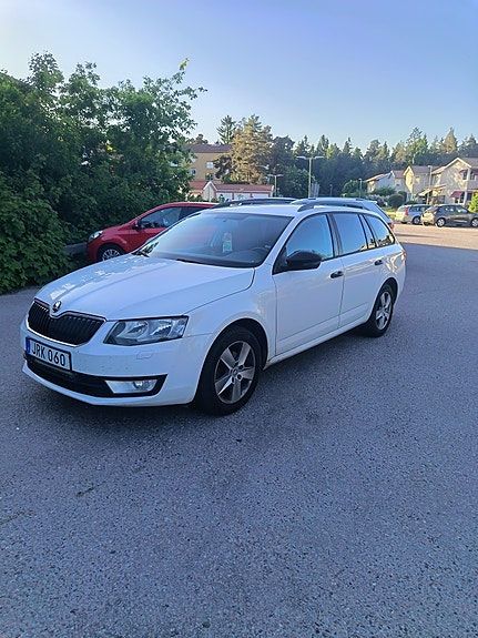 Skoda Octavia 2 of 5