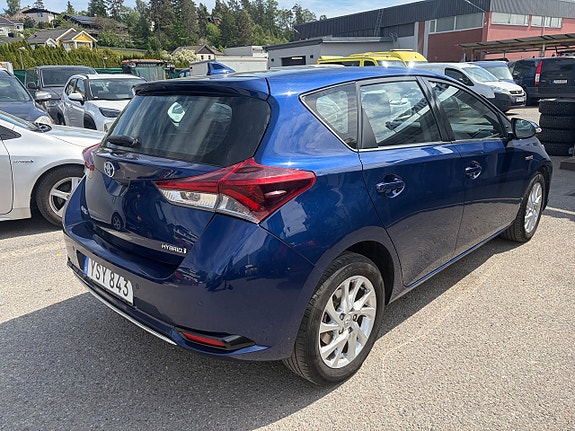 Toyota Auris 3 of 5