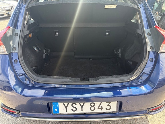 Toyota Auris 4 of 5