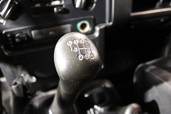 Land Rover Defender 110 26 of 27