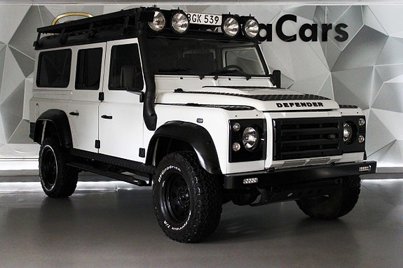 Land Rover Defender 110 2 of 5
