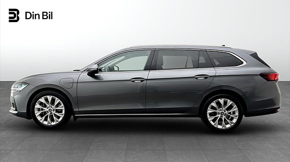 Skoda Superb 2 of 5