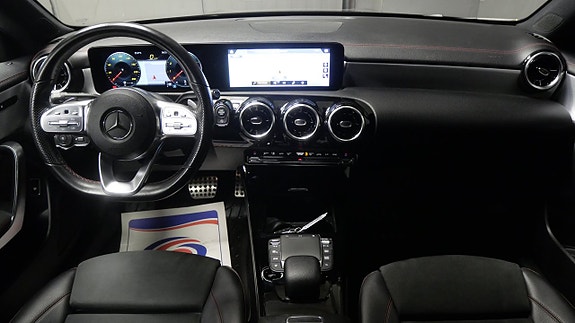 Mercedes-Benz CLA180 4 of 5