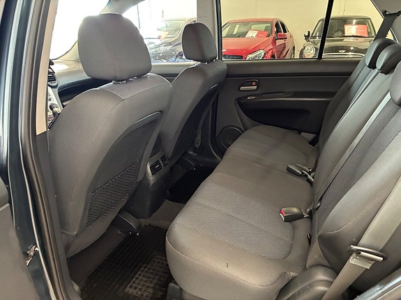 Kia Carens 14 of 19