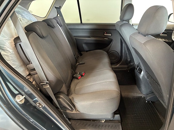 Kia Carens 15 of 19