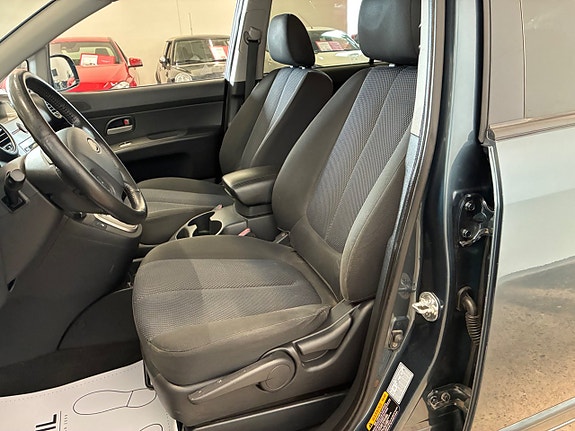 Kia Carens 12 of 19