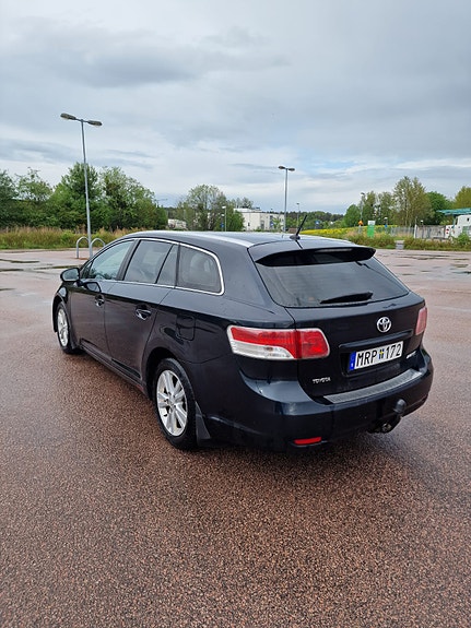 Toyota Avensis 4 of 5