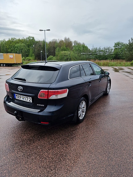 Toyota Avensis 3 of 5