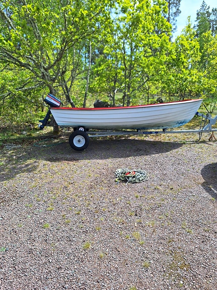 Motorbåt med kärra 3 of 3