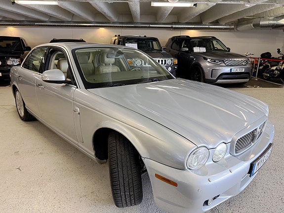 Jaguar XJ 2 of 23