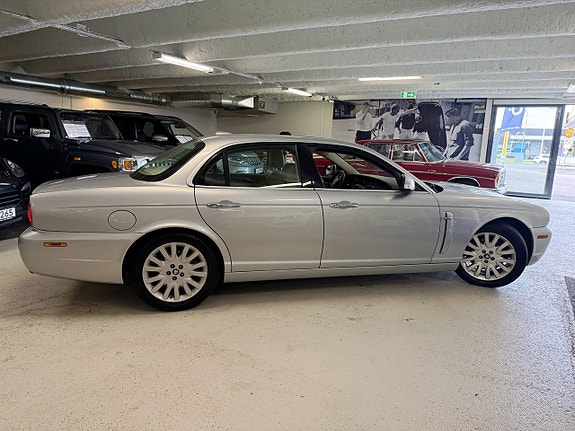 Jaguar XJ 5 of 23