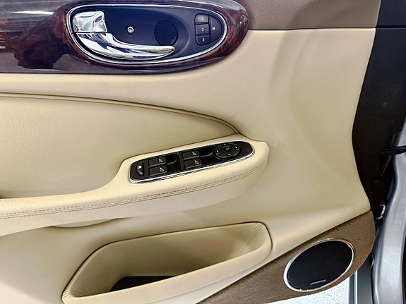 Jaguar XJ 20 of 23