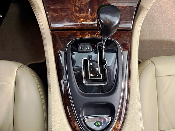 Jaguar XJ 18 of 23