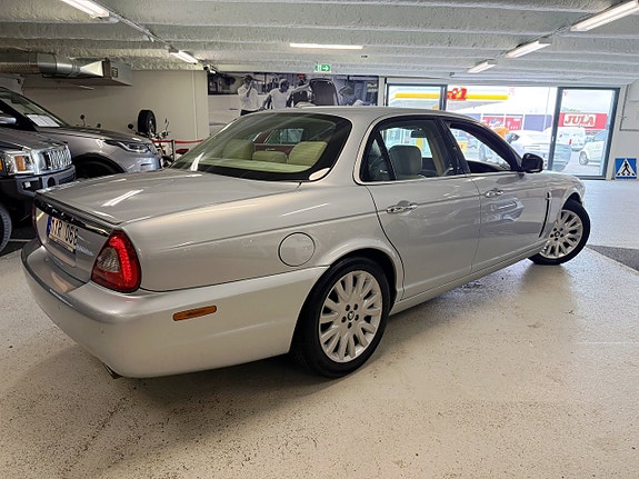 Jaguar XJ 3 of 23