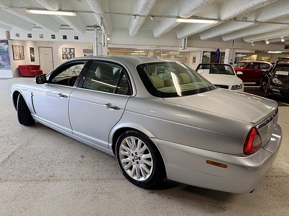 Jaguar XJ 4 of 23