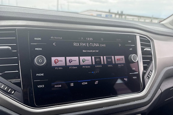 Volkswagen T-Roc 11 of 14
