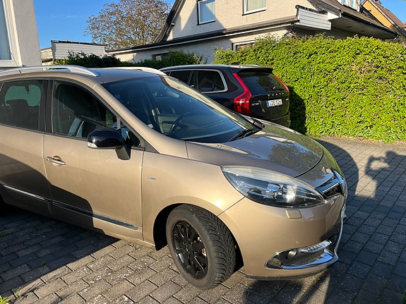 Renault Grand Scenic III 2 of 5